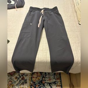 Charcoal grey Kade cargo Figs with pink tie